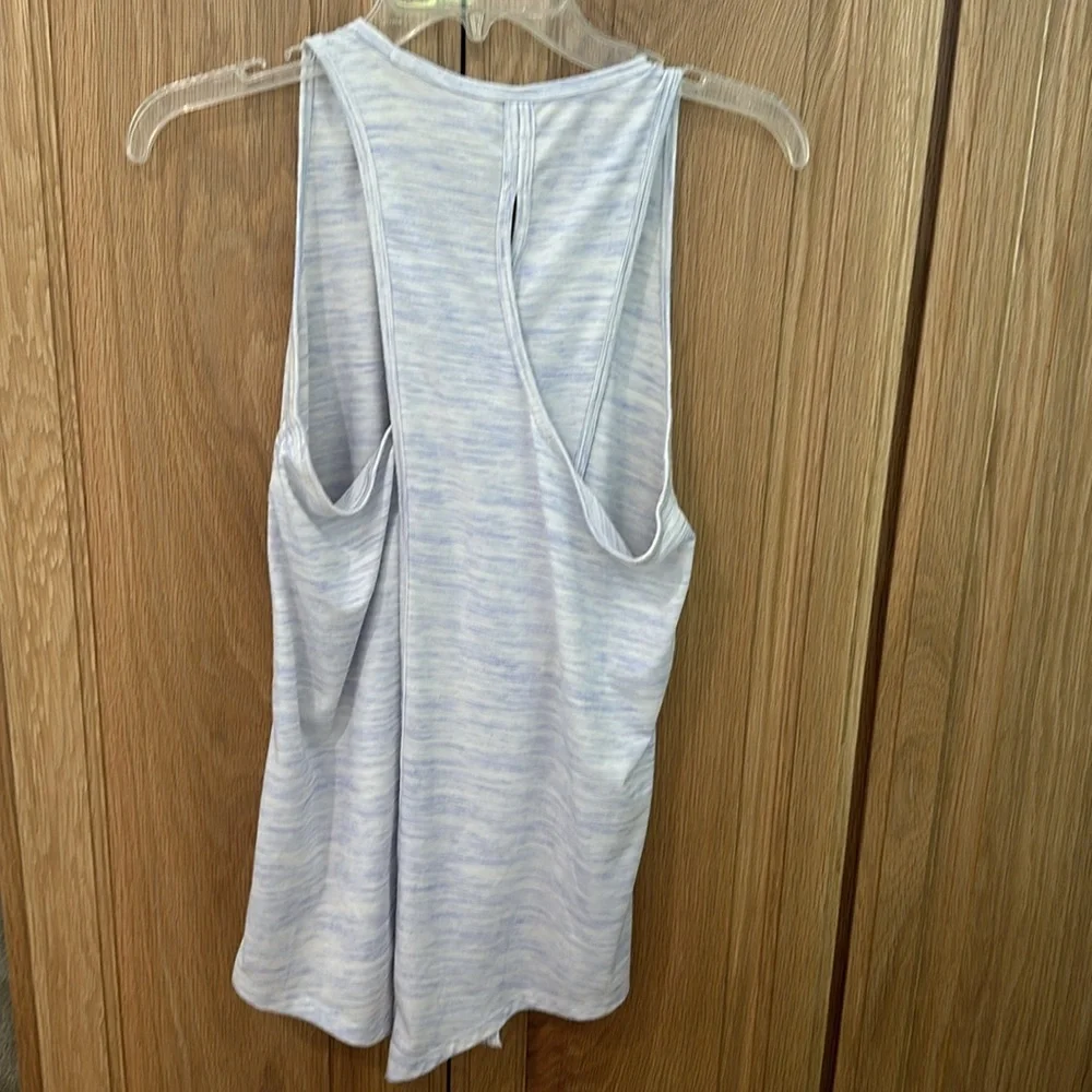 Women’s - Athleta Essence Tie Back Tank - Picture 3 of 5